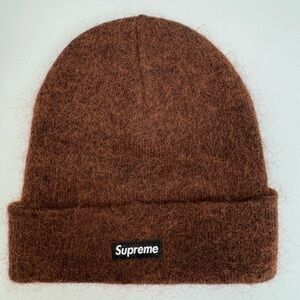 Mohair blend cuffed beanie with woven logo label at cuff.(FW24)